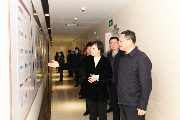 西安市委常委、经开区党工委书记康军莅临易迅通科技有限公司考察调研